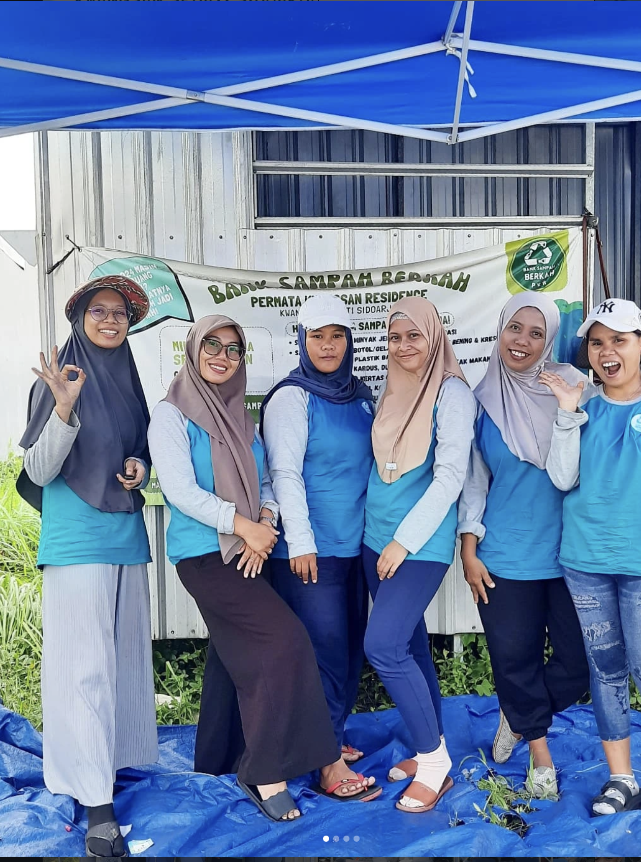 Aktivitas komunitas bank sampah — warga memilah sampah bersama